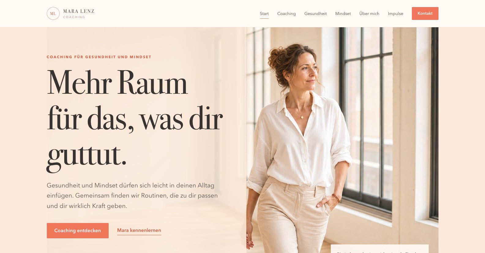 Startseite des fiktiven Coaching-Konzepts Mara Lenz mit großer Überschrift und Porträt der Coachin in einer hellen Bildwelt