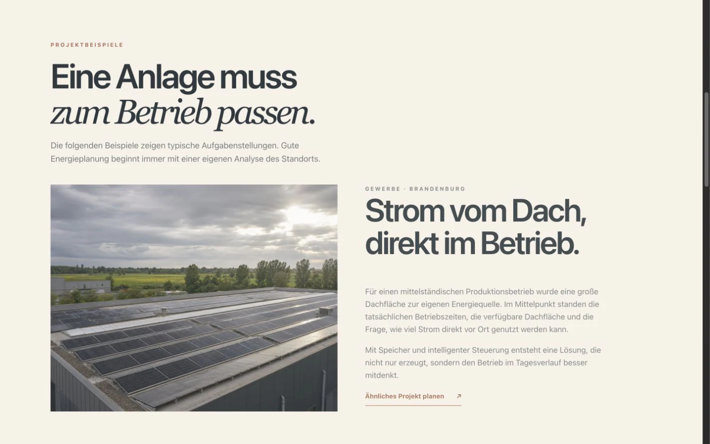 Projektbereich der Sonnenberg-Webseite mit Photovoltaik-Anlage auf einem Gewerbedach und ausführlicher Projektbeschreibung