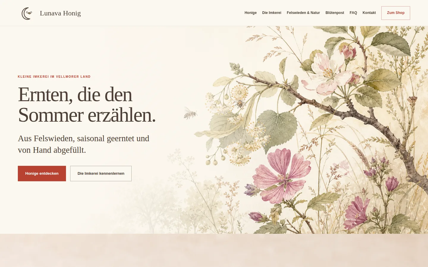 Obere Ansicht der Konzept-Startseite Lunava Honig: Überschrift „Ernten, die den Sommer erzählen.“ links, botanische Illustration rechts
